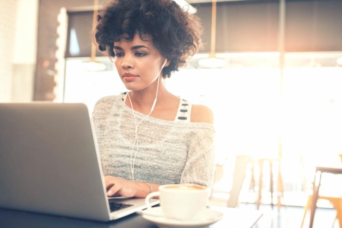 Команда специалистов Wyxel Atom за работой с клиентскими запросами